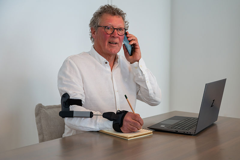 STIL Orthese bei zitternden Händen